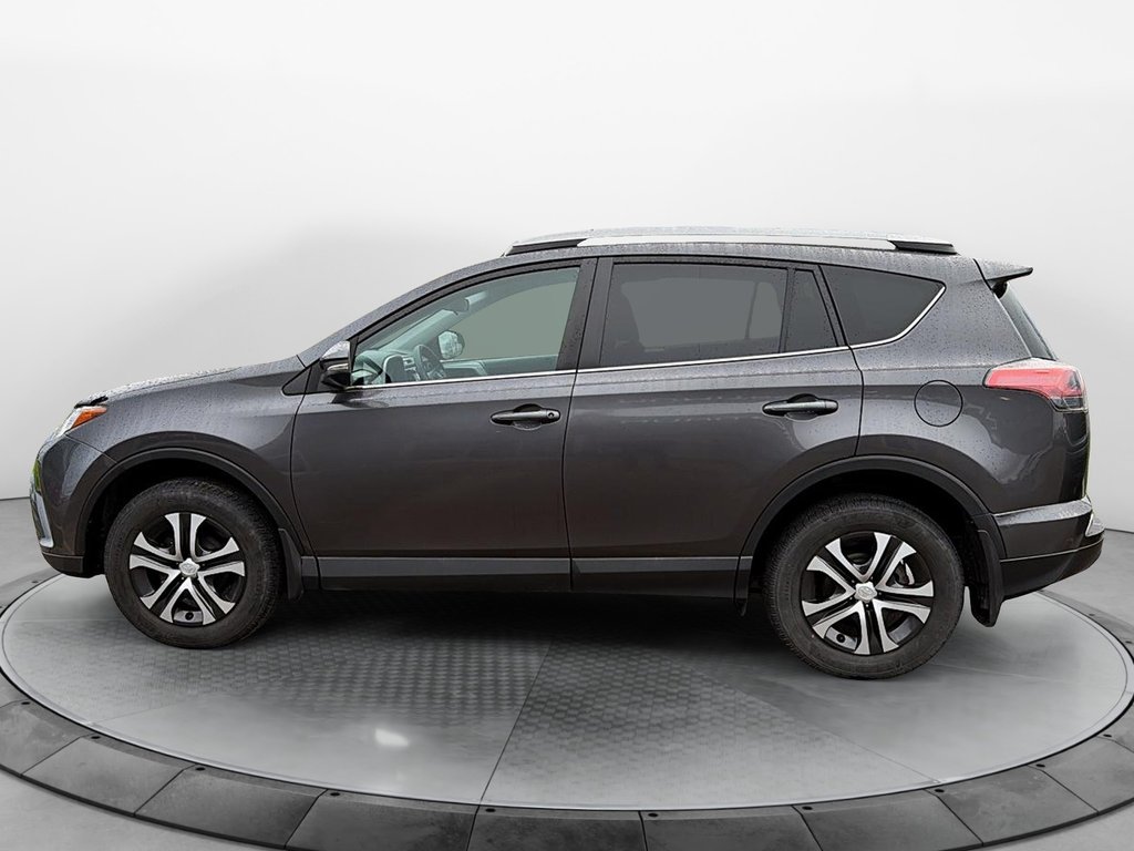 2017 Toyota RAV4 in Sept-Îles, Quebec - 5 - w1024h768px