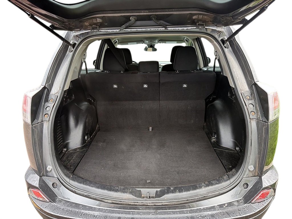 2017 Toyota RAV4 in Sept-Îles, Quebec - 6 - w1024h768px