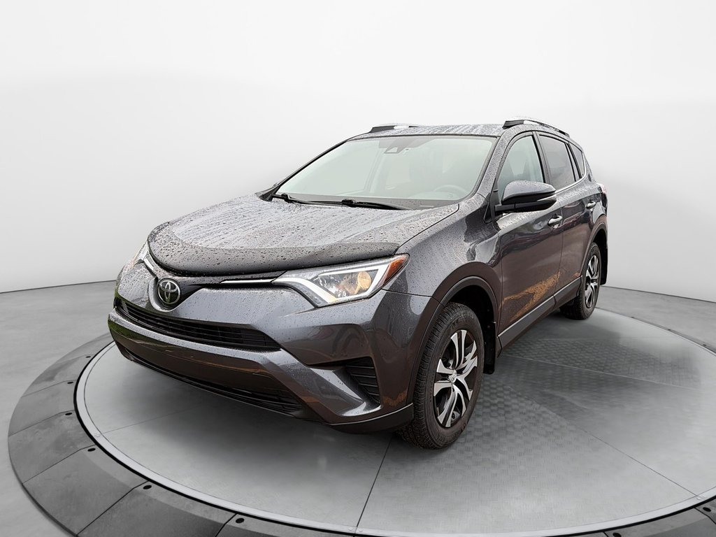 2017 Toyota RAV4 in Sept-Îles, Quebec - 1 - w1024h768px