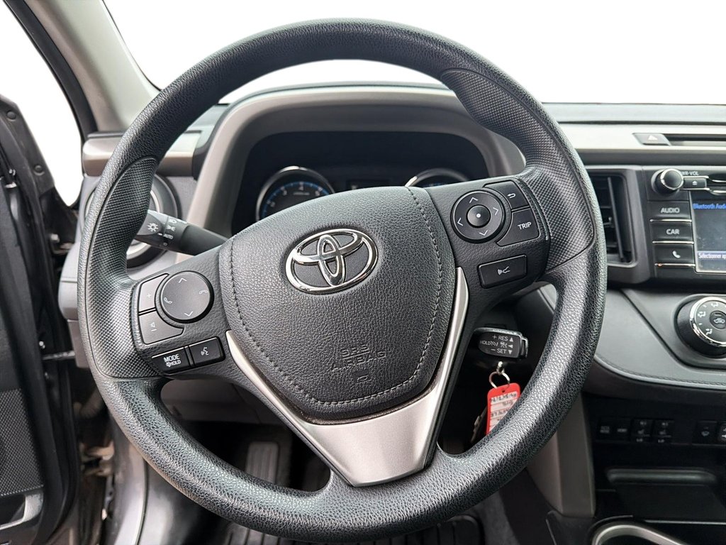 2017 Toyota RAV4 in Sept-Îles, Quebec - 11 - w1024h768px