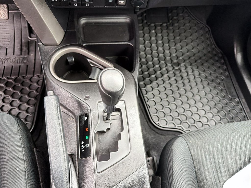 2017 Toyota RAV4 in Sept-Îles, Quebec - 14 - w1024h768px