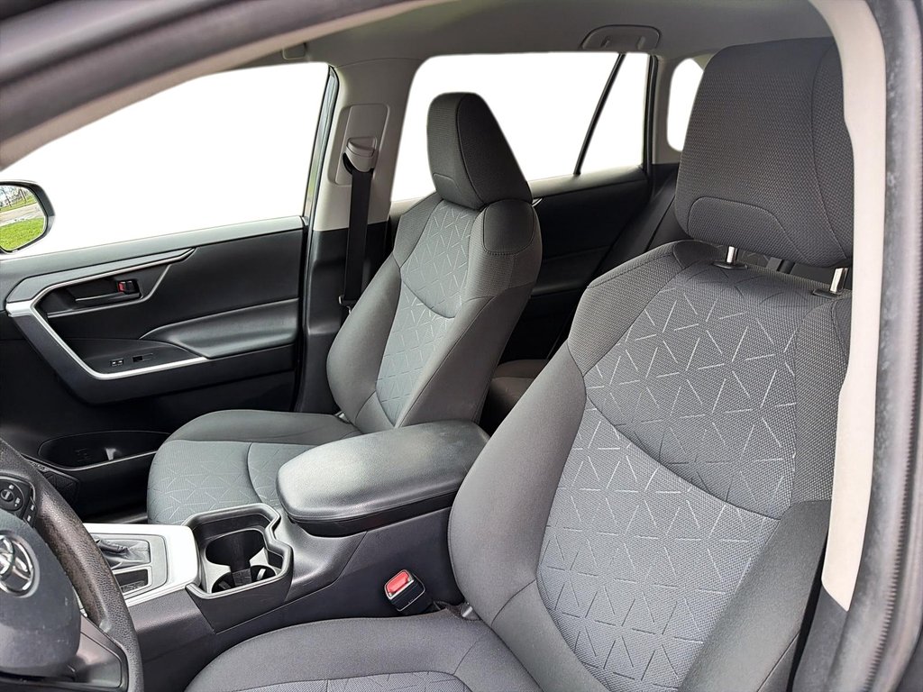 2021 Toyota RAV4 in Sept-Îles, Quebec - 9 - w1024h768px
