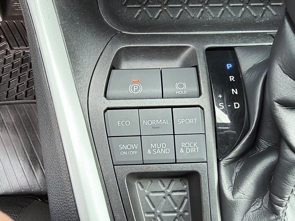 2021 Toyota RAV4 in Sept-Îles, Quebec - 16 - w1024h768px