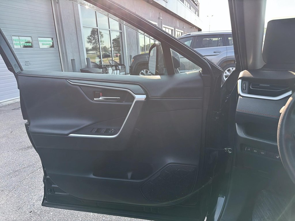 Toyota RAV4  2023 à Jonquière, Québec - 11 - w1024h768px