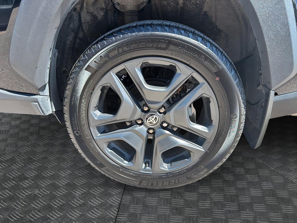 Toyota RAV4  2024 à Jonquière, Québec - 7 - w1024h768px