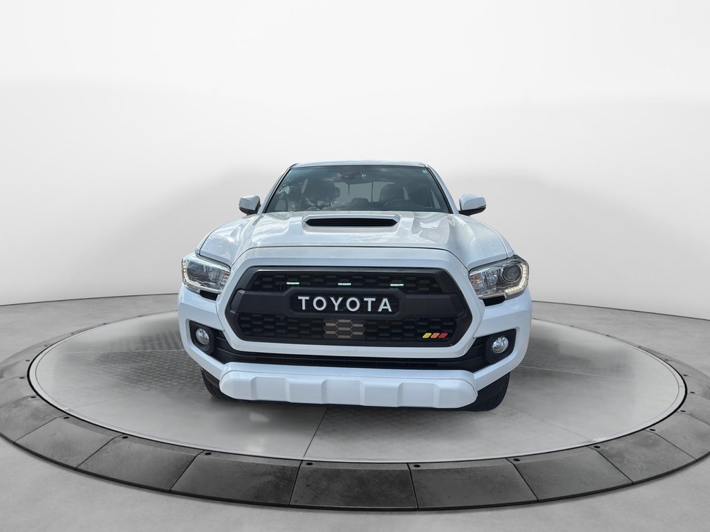 2019 Toyota Tacoma in Sept-Îles, Quebec - 3 - w1024h768px
