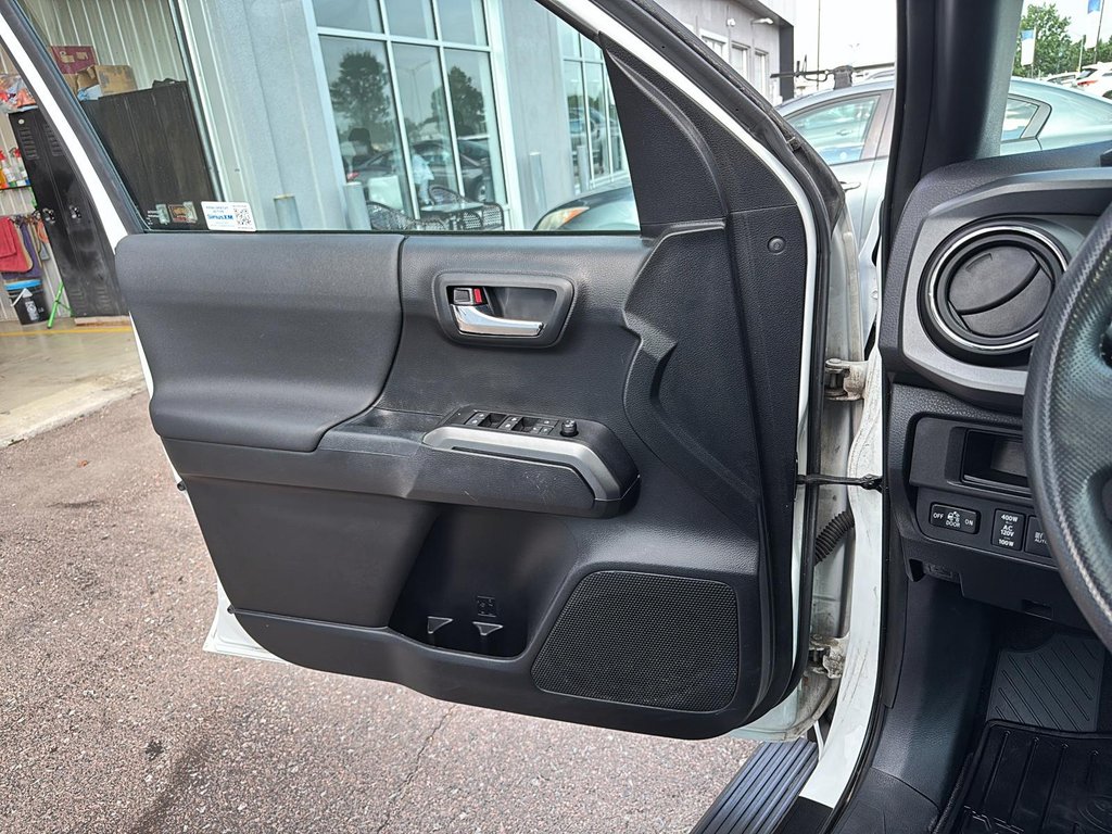 2019 Toyota Tacoma in Sept-Îles, Quebec - 12 - w1024h768px