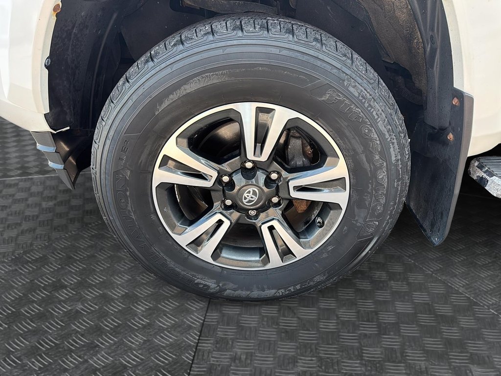 2019 Toyota Tacoma in Sept-Îles, Quebec - 8 - w1024h768px