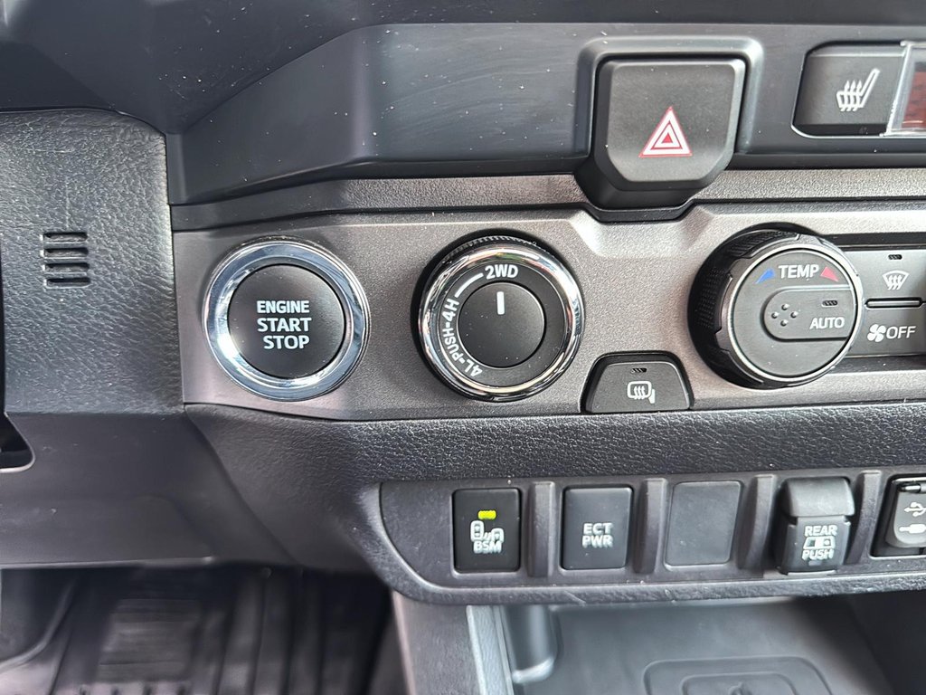 2019 Toyota Tacoma in Sept-Îles, Quebec - 17 - w1024h768px