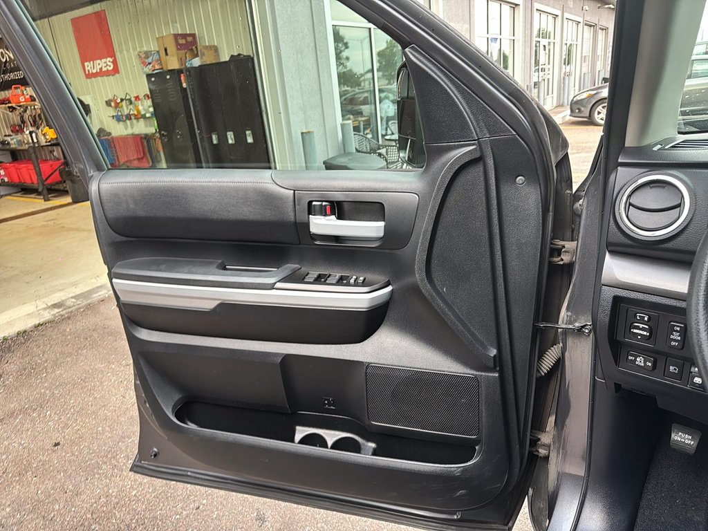 2018 Toyota Tundra in Sept-Îles, Quebec - 11 - w1024h768px