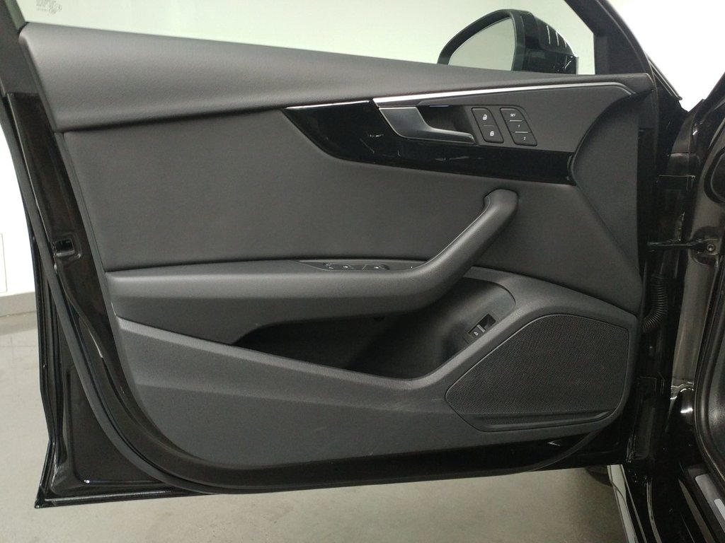 Audi A4 KOMFORT QUATTRO GR COMMODITÉS VORSPRUNG TOIT 2022 à Laval, Québec - 10 - w1024h768px