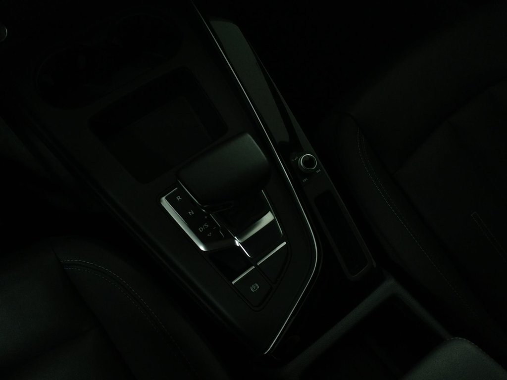 2025 Audi A4 KOMFORT VORSPRUNG QUATTRO TOIT|ANGLE MORT|CARPLAY in Laval, Quebec - 16 - w1024h768px