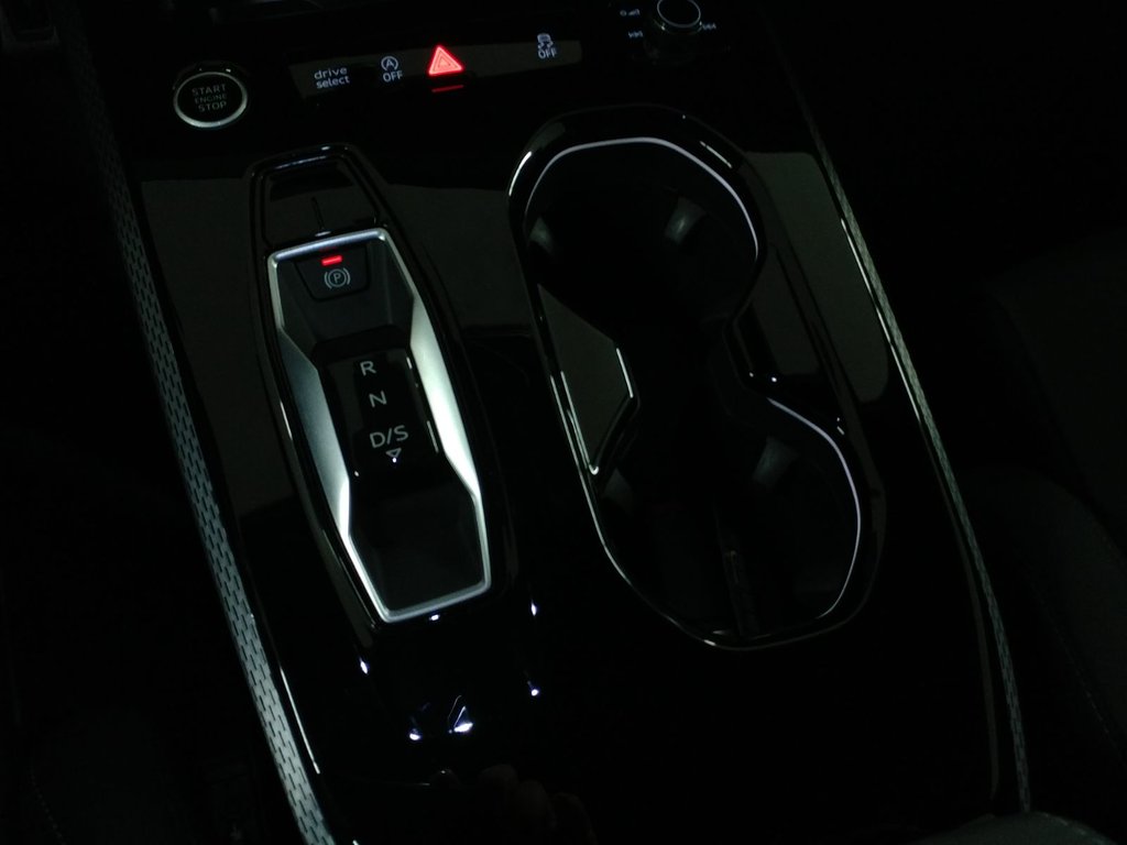 Audi A5 2.0TFSI QUATTRO BLACK PACK|ANGLE MORT|CARPLAY 2025 à Laval, Québec - 14 - w1024h768px