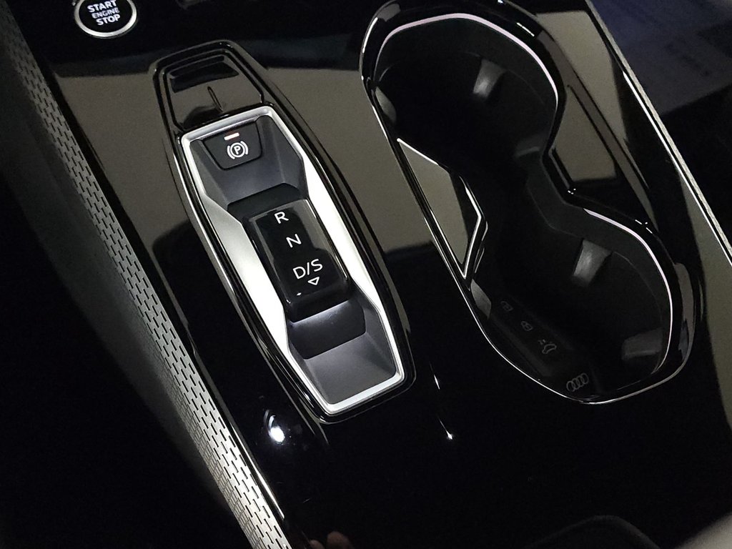 Audi A5 2.0 TFSI S-LINE BLACK PACK|GLASS ROOF|CARPLAY|NAVI 2025 à Laval, Québec - 16 - w1024h768px