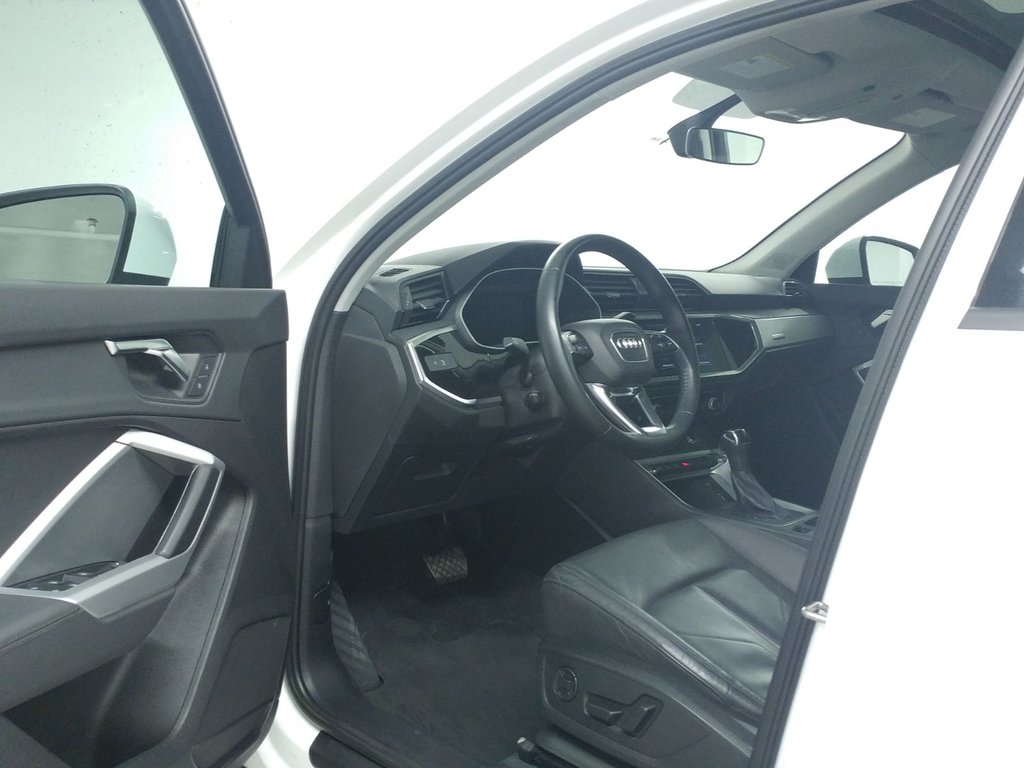 2019 Audi Q3 45 KOMFORT QUATTRO TOIT|CARPLAY|CAMERA in Laval, Quebec - 11 - w1024h768px
