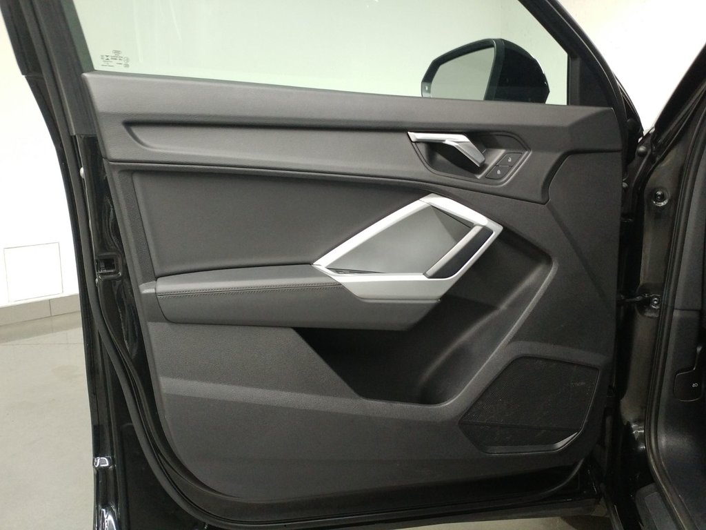 Audi Q3 KOMFORT QUATTRO GR COMMODITÉS TOIT |CARPLAY|CAMERA 2021 à Laval, Québec - 11 - w1024h768px