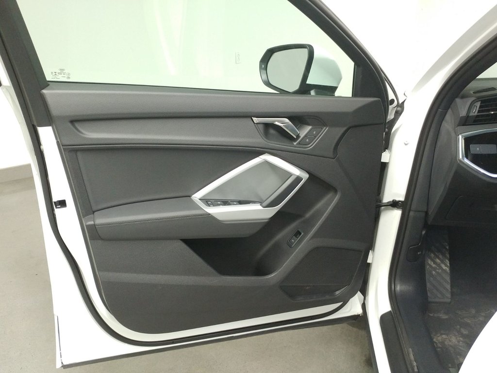 2022 Audi Q3 KOMFORT QUATTRO CANADA EDITION BLACK OPTIC|TOIT in Laval, Quebec - 12 - w1024h768px