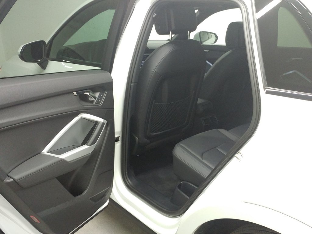 2022 Audi Q3 KOMFORT QUATTRO CANADA EDITION BLACK OPTIC|TOIT in Laval, Quebec - 9 - w1024h768px