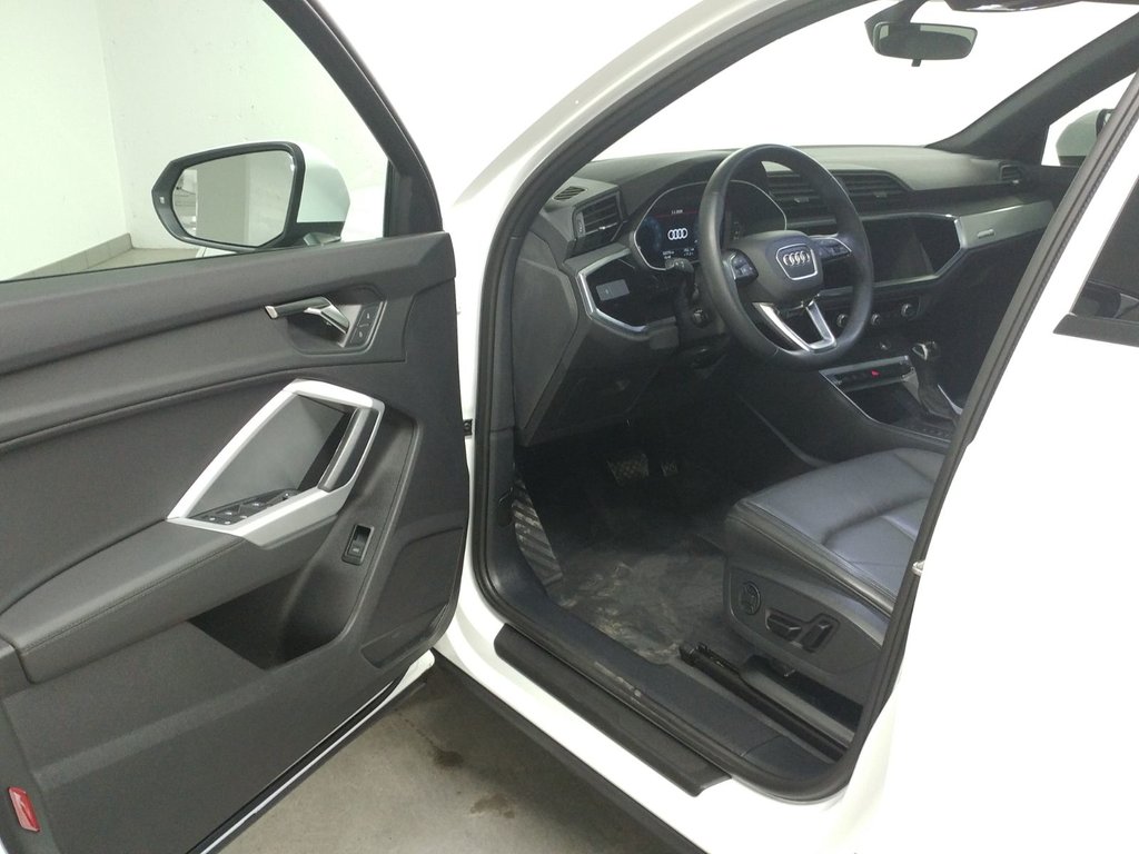 2022 Audi Q3 KOMFORT QUATTRO CANADA EDITION BLACK OPTIC|TOIT in Laval, Quebec - 11 - w1024h768px