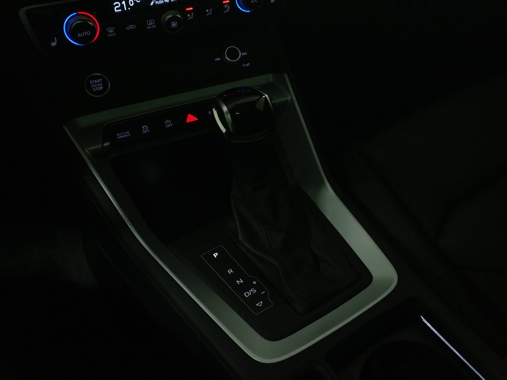 2022 Audi Q3 KOMFORT QUATTRO CANADA EDITION BLACK OPTIC|TOIT in Laval, Quebec - 16 - w1024h768px