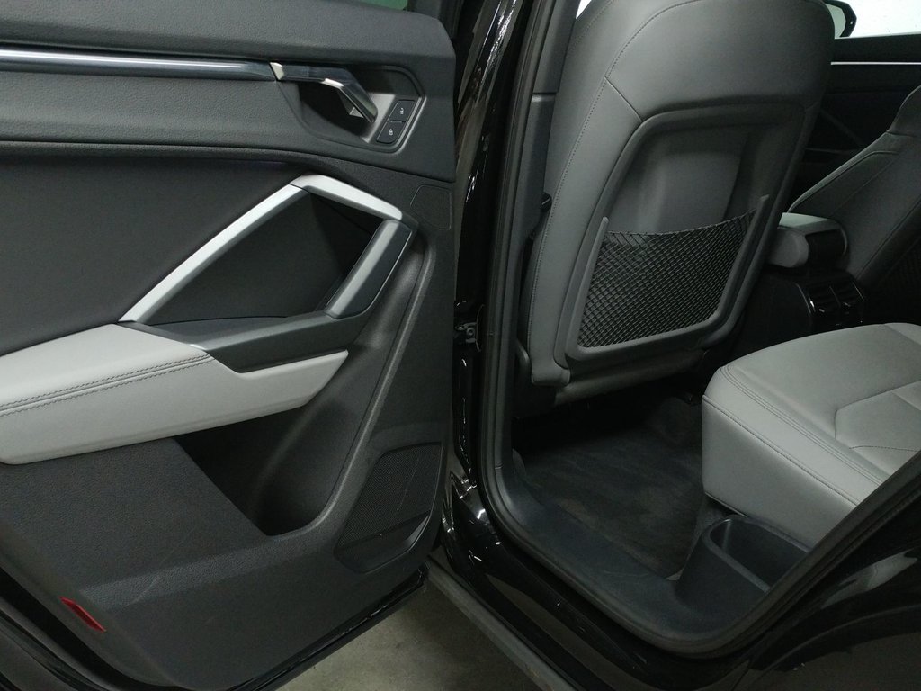 2022 Audi Q3 PROGRESSIV S-LINE BLACK PACK TOIT|CARPLAY|CAMERA in Laval, Quebec - 9 - w1024h768px