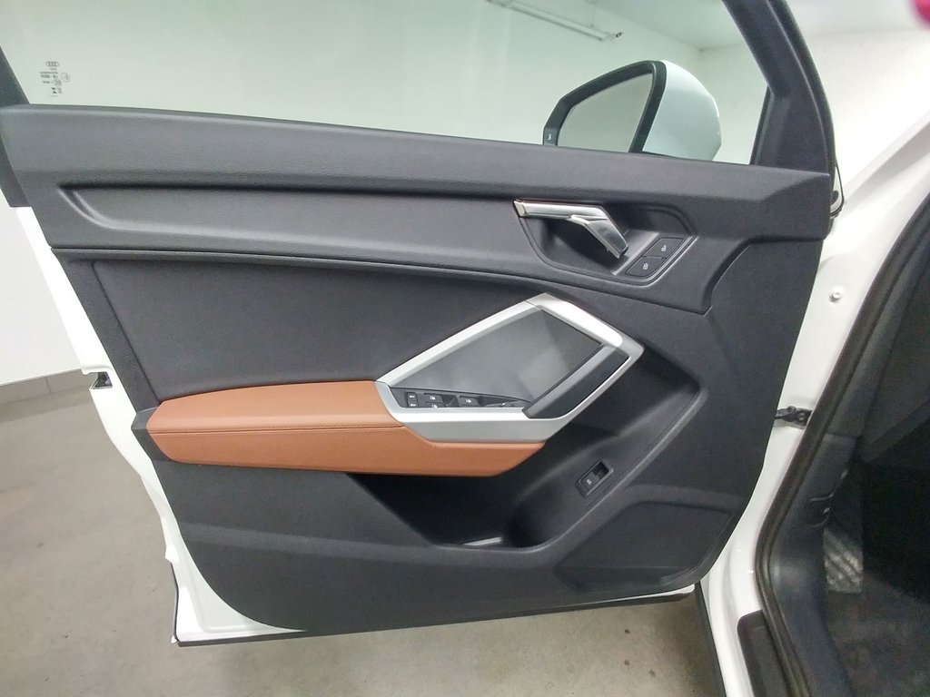 Audi Q3 45 KOMFORT QUATTRO TOIT PANO|CARPLAY|CAMERA 2023 à Laval, Québec - 11 - w1024h768px