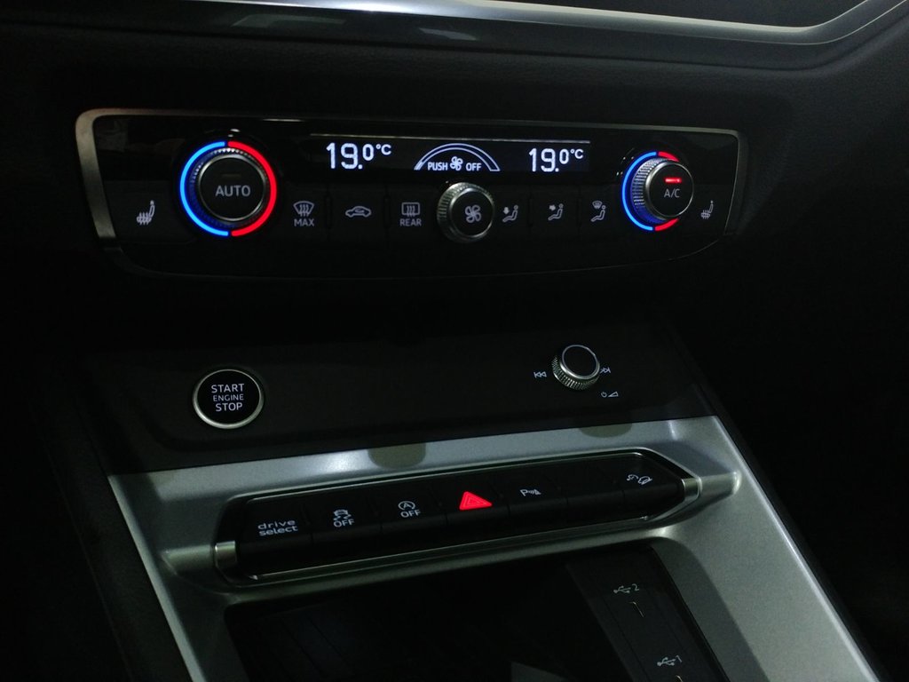 2024  Q3 45 KOMFORT VORSPRUNG | TOIT | CARPLAY | ANGLE MORT in Laval, Quebec - 15 - w1024h768px