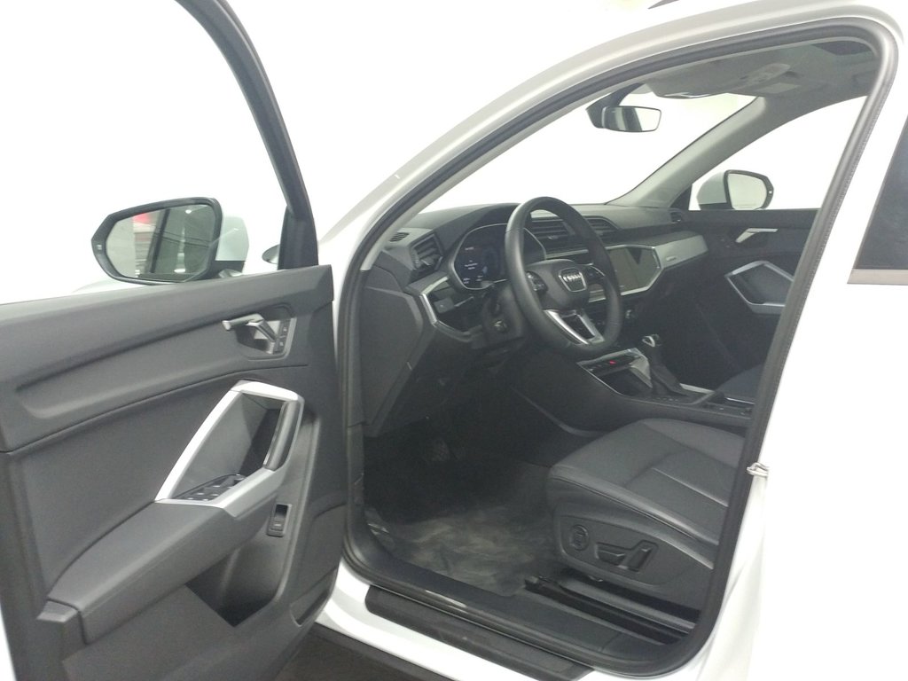 Audi Q3 KOMFORT QUATTRO TOIT | CAMERA | CARPLAY 2024 à Laval, Québec - 12 - w1024h768px