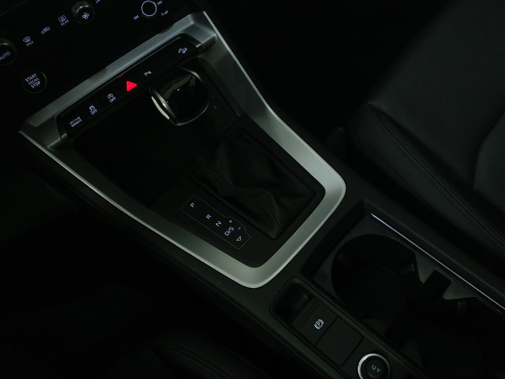 2024 Audi Q3 45 KOMFORT QUATTRO TOIT | CARPLAY | CAMERA in Laval, Quebec - 16 - w1024h768px