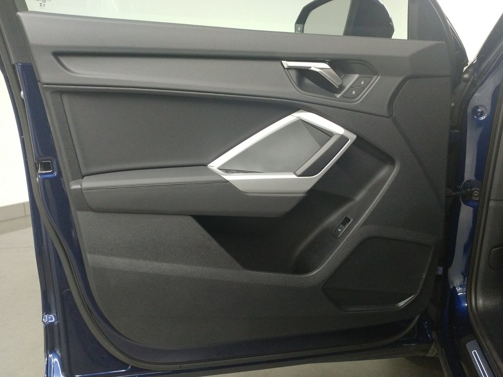 Audi Q3 45 KOMFORT QUATTRO TOIT PANO | CARPLAY | CAMERA 2024 à Laval, Québec - 11 - w1024h768px