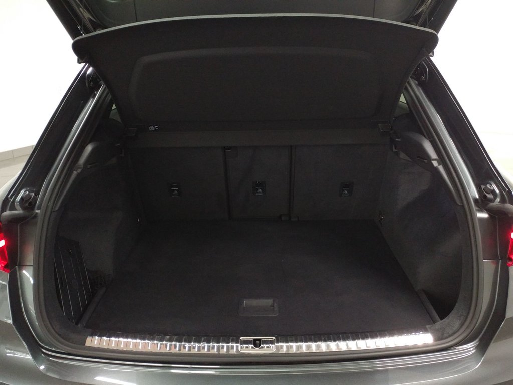 Audi Q3 TECHNIK S-LINE BLACK OPTIC | TOIT | NAVI | CARPLAY 2024 à Laval, Québec - 8 - w1024h768px