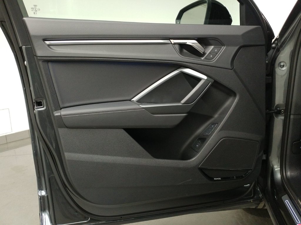 Audi Q3 TECHNIK S-LINE BLACK OPTIC | TOIT | NAVI | CARPLAY 2024 à Laval, Québec - 11 - w1024h768px