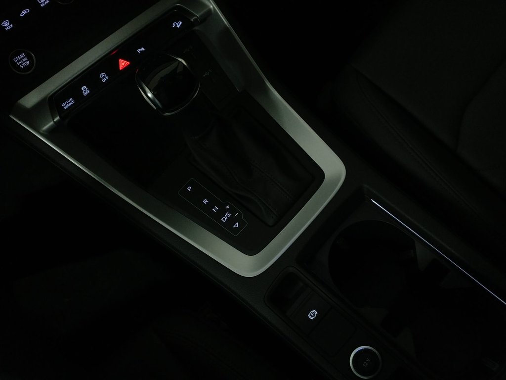 Audi Q3 45 KOMFORT QUATTRO TOIT | CAMERA | CARPLAY 2024 à Laval, Québec - 16 - w1024h768px