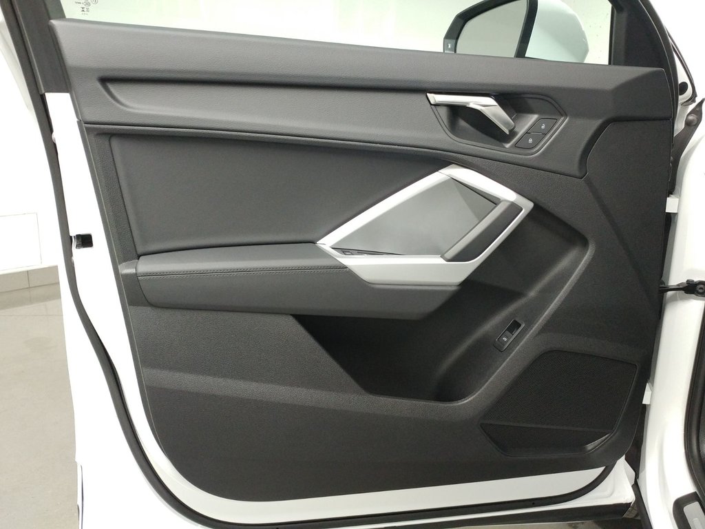 Audi Q3 45 KOMFORT QUATTRO TOIT | CAMERA | CARPLAY 2024 à Laval, Québec - 11 - w1024h768px