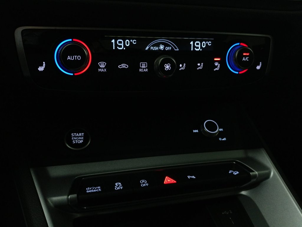 Audi Q3 45 KOMFORT QUATTRO TOIT | CAMERA | CARPLAY 2024 à Laval, Québec - 15 - w1024h768px
