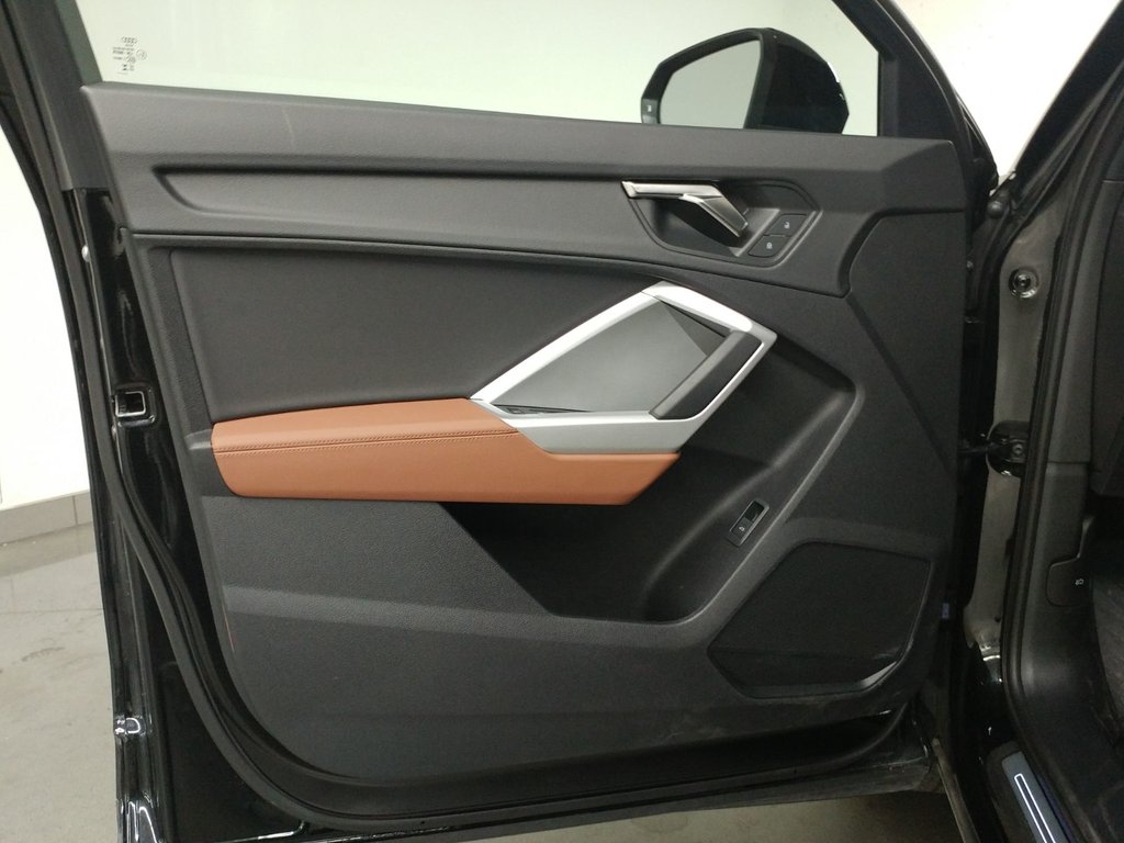 2025 Audi Q3 45 KOMFORT QUATTRO TOIT PANO|VOLANT CHAUFFANT in Laval, Quebec - 11 - w1024h768px