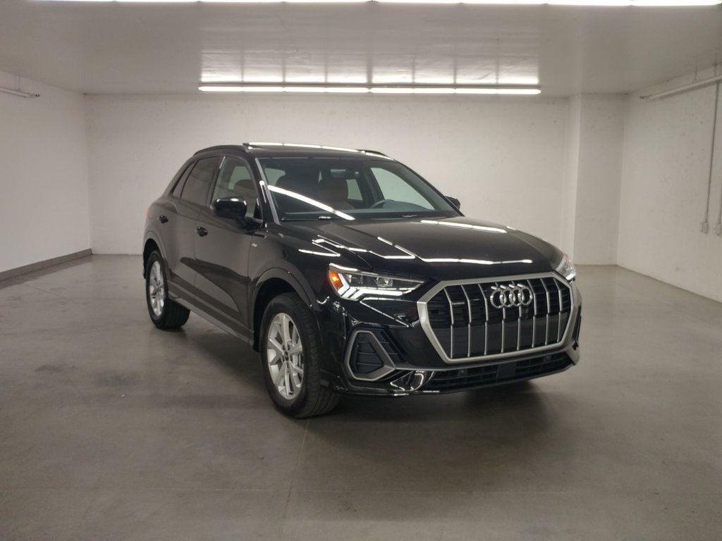 2025 Audi Q3 45 KOMFORT QUATTRO TOIT PANO|VOLANT CHAUFFANT in Laval, Quebec - 1 - w1024h768px