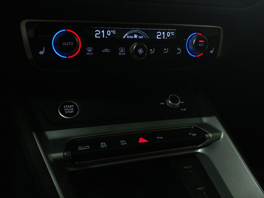 2025 Audi Q3 45 KOMFORT QUATTRO TOIT PANO|VOLANT CHAUFFANT in Laval, Quebec - 15 - w1024h768px