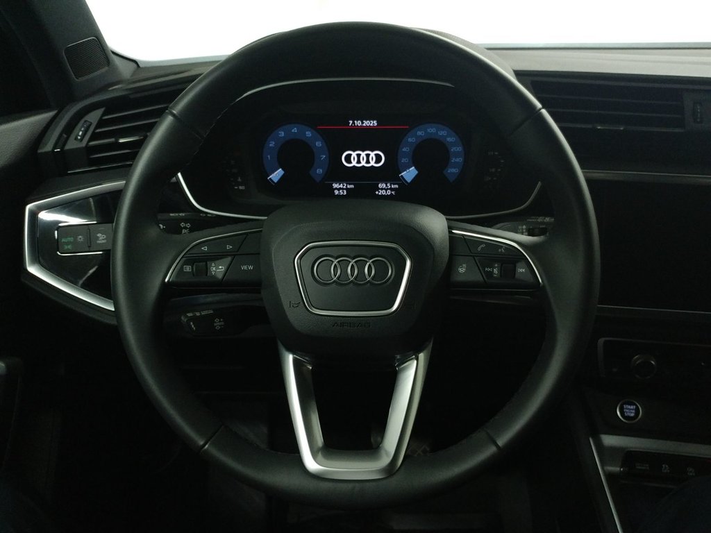 2025 Audi Q3 45 KOMFORT QUATTRO TOIT PANO|VOLANT CHAUFFANT in Laval, Quebec - 17 - w1024h768px