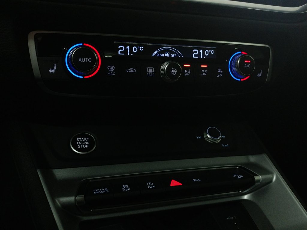 2025 Audi Q3 KOMFORT QUATTRO VORSPRUNG TOIT|CARPLAY|ANGLE MORT in Laval, Quebec - 15 - w1024h768px