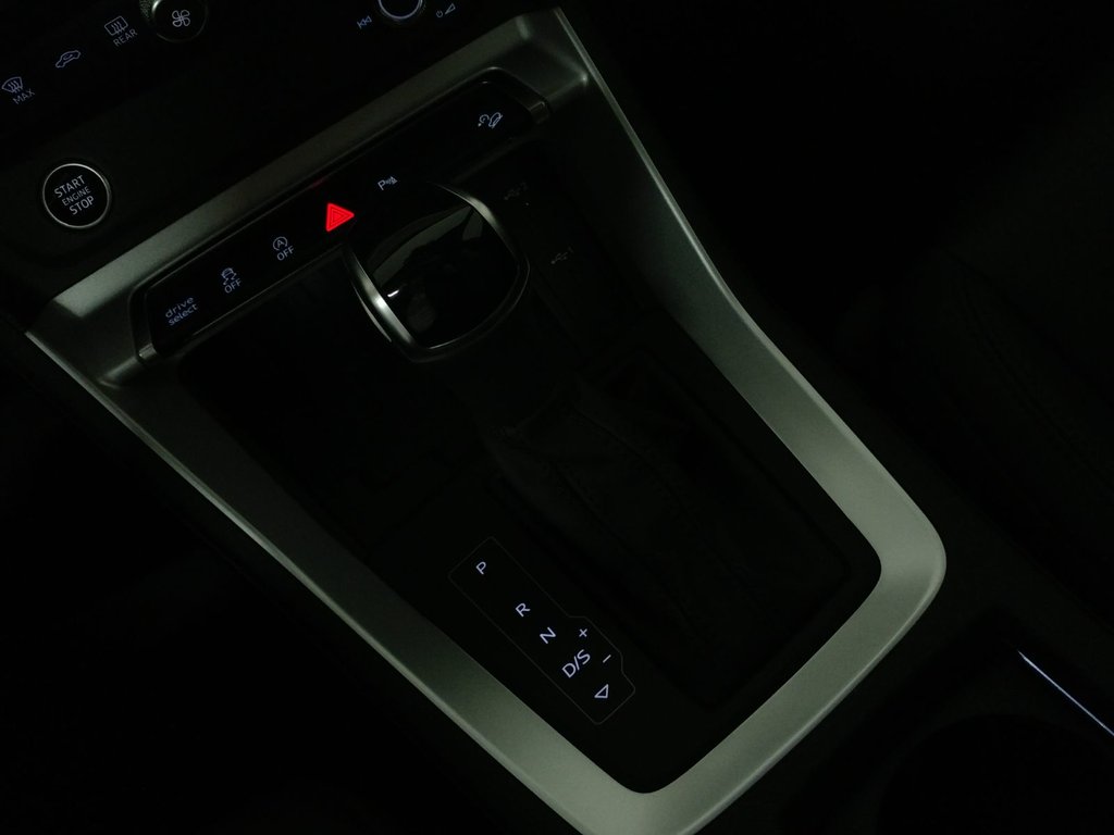 2025 Audi Q3 KOMFORT QUATTRO VORSPRUNG TOIT|CARPLAY|ANGLE MORT in Laval, Quebec - 16 - w1024h768px