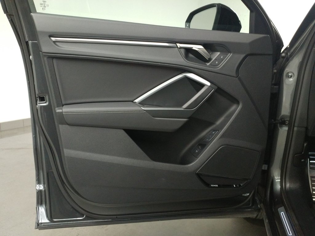 Audi Q3 PROGRESSIV QUATTRO S-LINE BLACK OPTICS TOIT PANO 2025 à Laval, Québec - 11 - w1024h768px