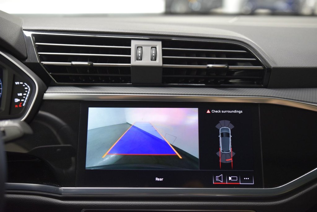2025 Audi Q3 45 KOMFORT QUATTRO TOIT PANO|CARPLAY|CAMERA in Laval, Quebec - 15 - w1024h768px