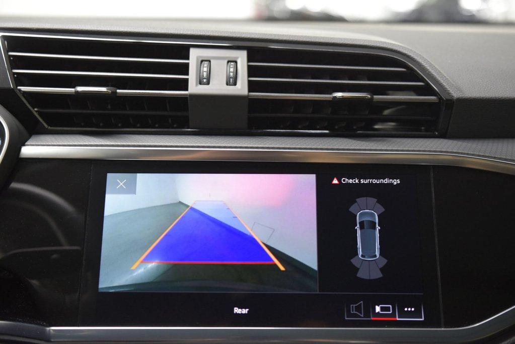 2025 Audi Q3 45 KOMFORT QUATTRO TOIT PANO|CARPLAY|CAMERA in Laval, Quebec - 22 - w1024h768px