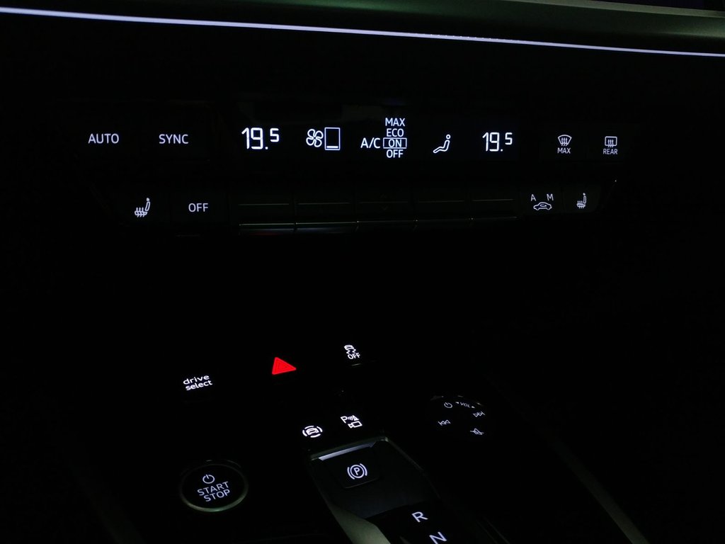 Audi Q4 e-tron 55 QUATTRO TOIT PANO ANGLE MORT|CARPLAY|CAMERA 2024 à Laval, Québec - 15 - w1024h768px