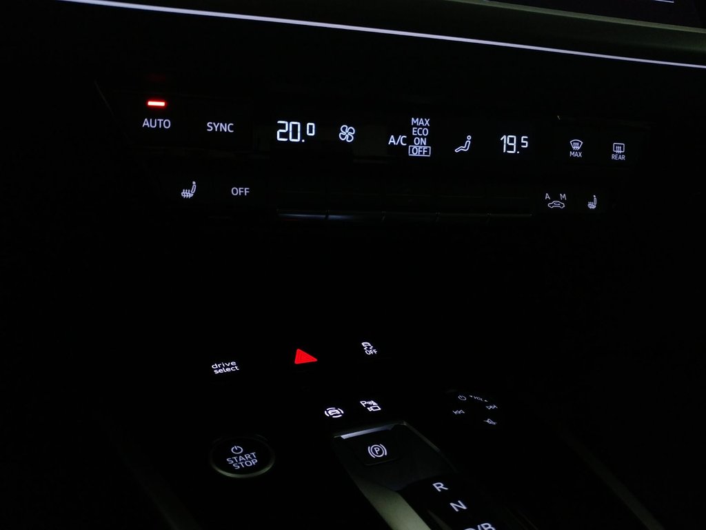 2024 Audi Q4 e-tron 55 QUATTRO TOIT PANO ANGLE MORT|CARPLAY|CAMERA in Laval, Quebec - 15 - w1024h768px