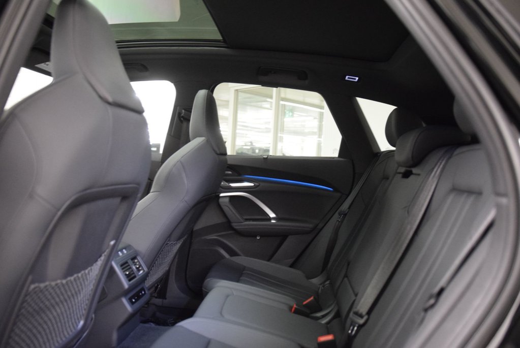 2025 Audi Q5 TECHNIK S-LINE BLACK OPTIC|TOIT|ANGLE MORT|CARPLAY in Laval, Quebec - 11 - w1024h768px