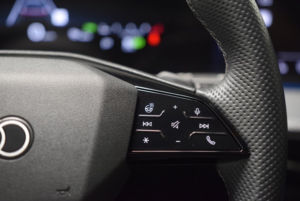 2025 Audi Q5 TECHNIK S-LINE BLACK OPTIC|TOIT|ANGLE MORT|CARPLAY in Laval, Quebec - 16 - w1024h768px