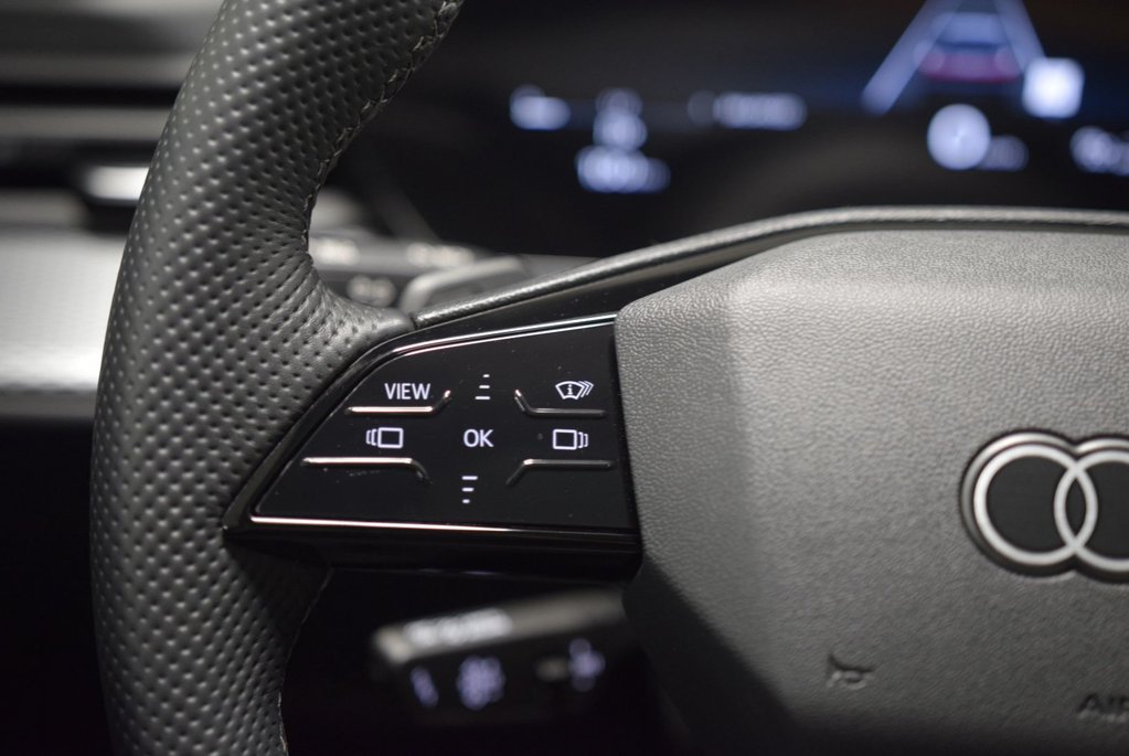 2025 Audi Q5 TECHNIK S-LINE BLACK OPTIC|TOIT|ANGLE MORT|CARPLAY in Laval, Quebec - 15 - w1024h768px