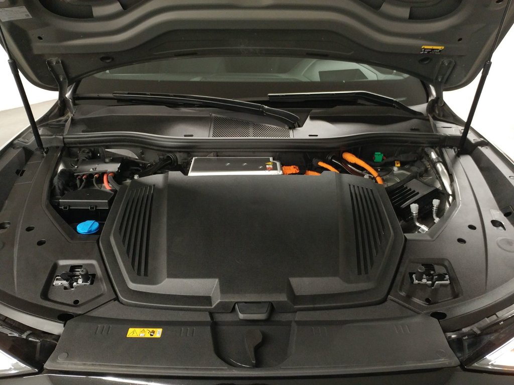 Audi Q8 e-tron QUATTRO BLACK COMPETITION | TECH PACK | B&O | TOIT 2024 à Laval, Québec - 19 - w1024h768px